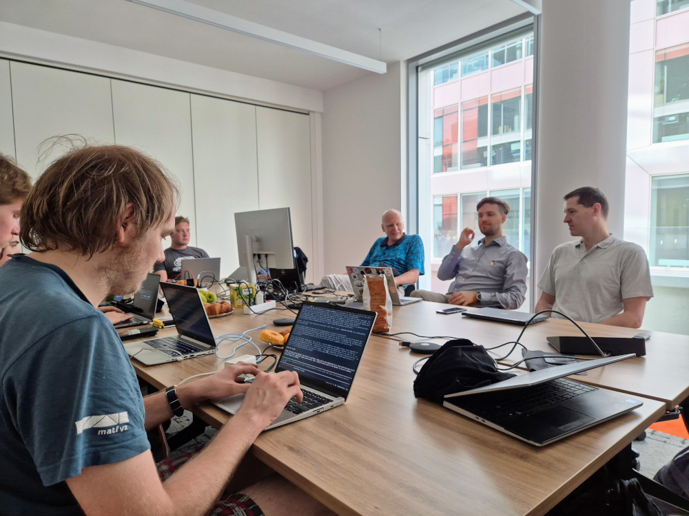 Mobile Linux Hackday #8: Record Turnout in SUSE's New Prague Office